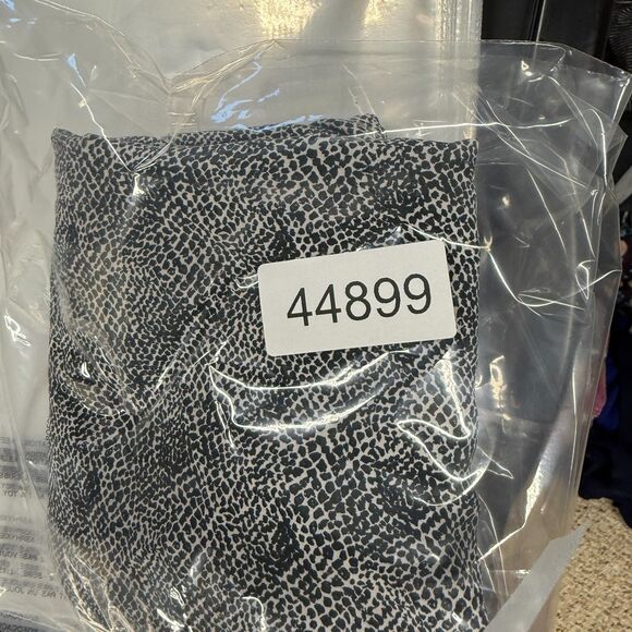 Bloomingdale's Blouse Women 14 Gray Geometric Silk Sleeveless Wide Strap Casual - Picture 8 of 8